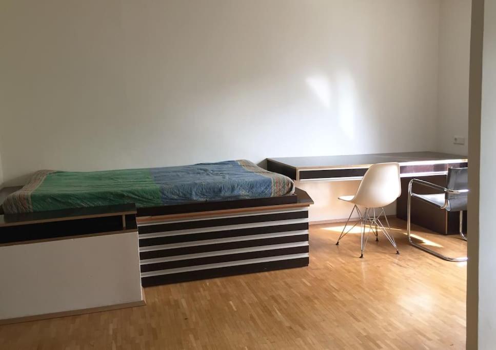Room In Maisonette With Garden, Parking Place Wien Exterior foto