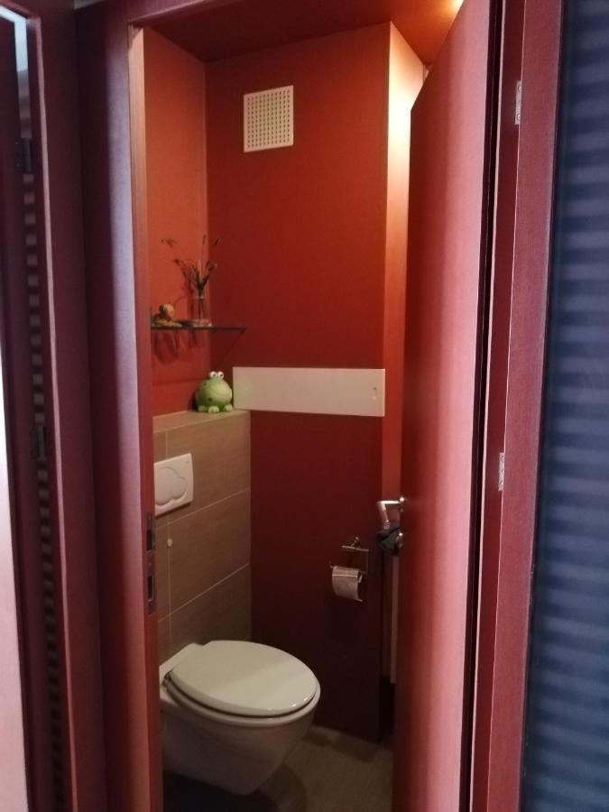 Room In Maisonette With Garden, Parking Place Wien Exterior foto