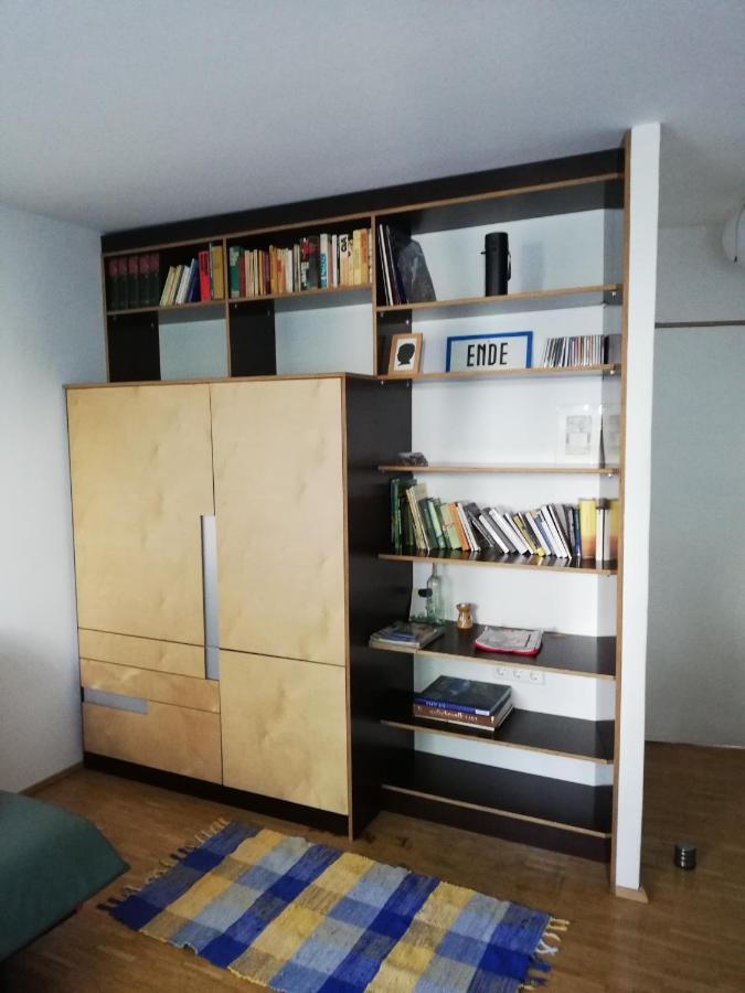 Room In Maisonette With Garden, Parking Place Wien Exterior foto